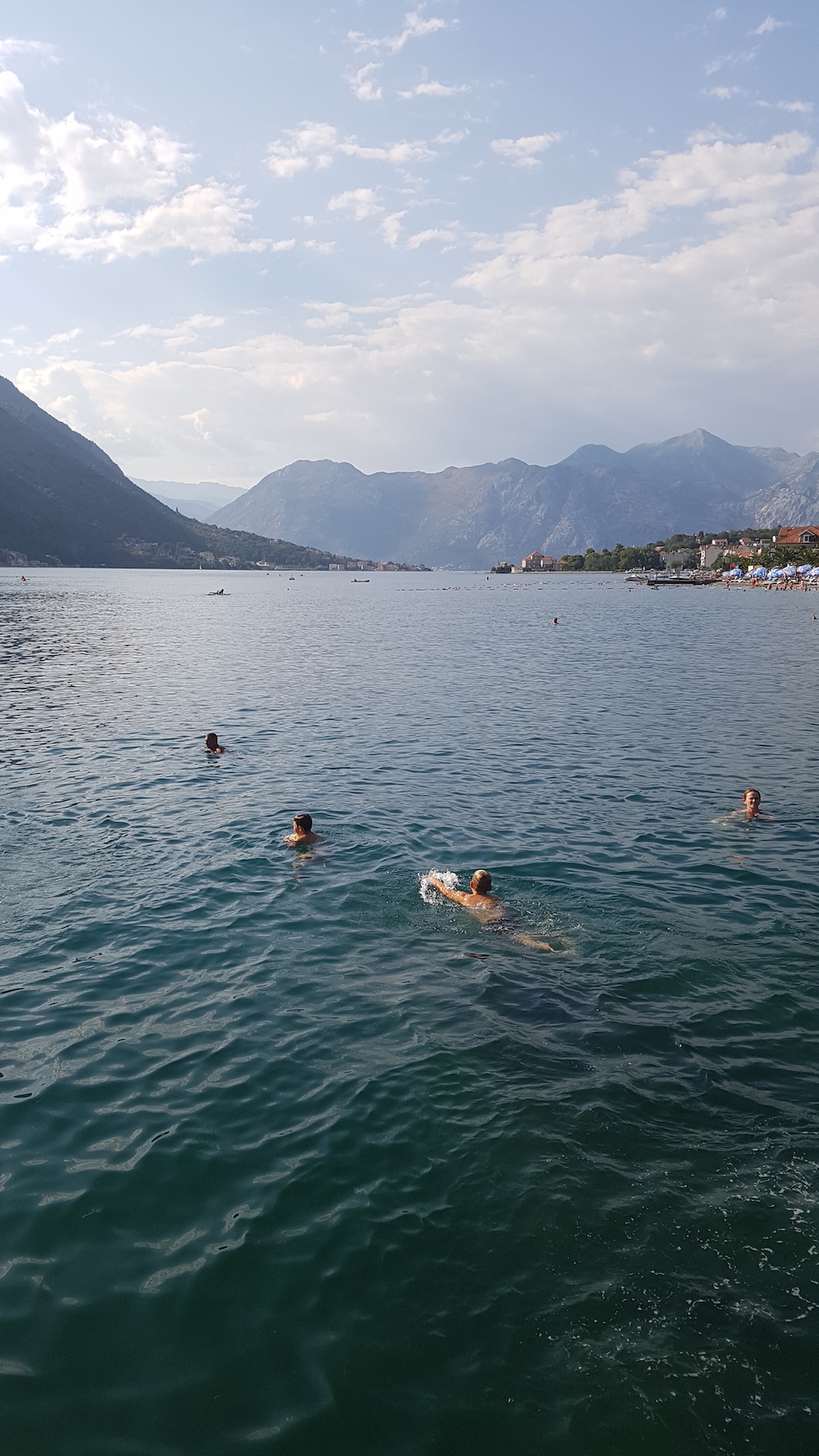 Ontspanning in het water van Kotor