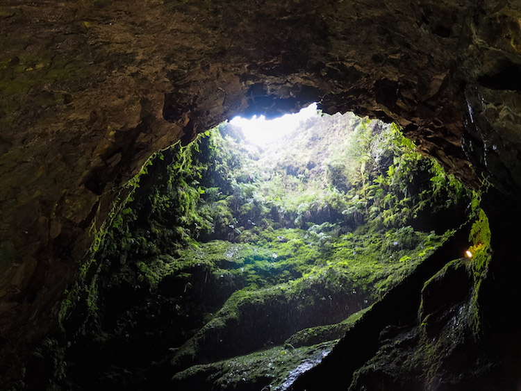 Algar do Carvao krater binnenin vulkaan azoren