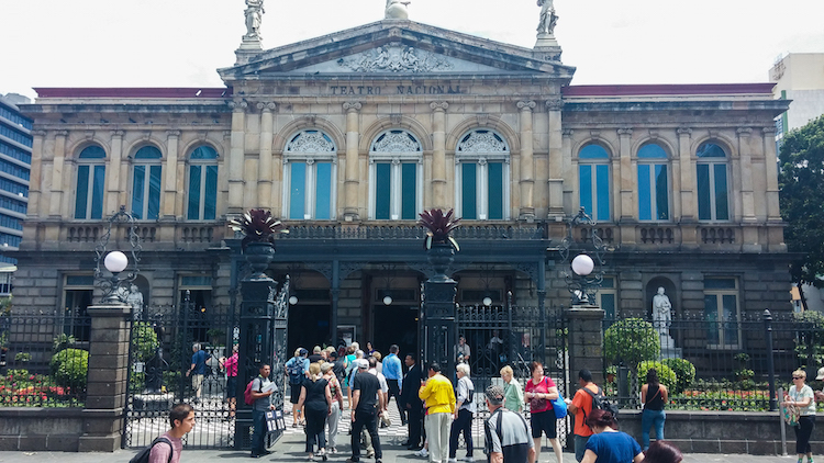 Alleen backpacken costa rica San Jose - Teatro Nacional