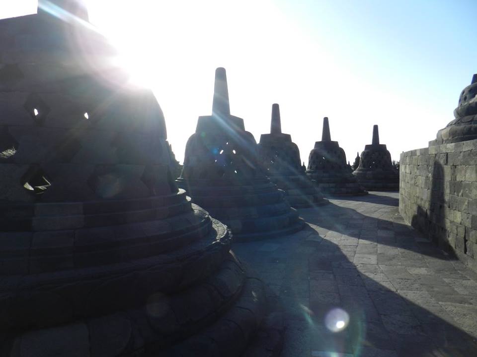 Alleen backpacken indonesie borobudur