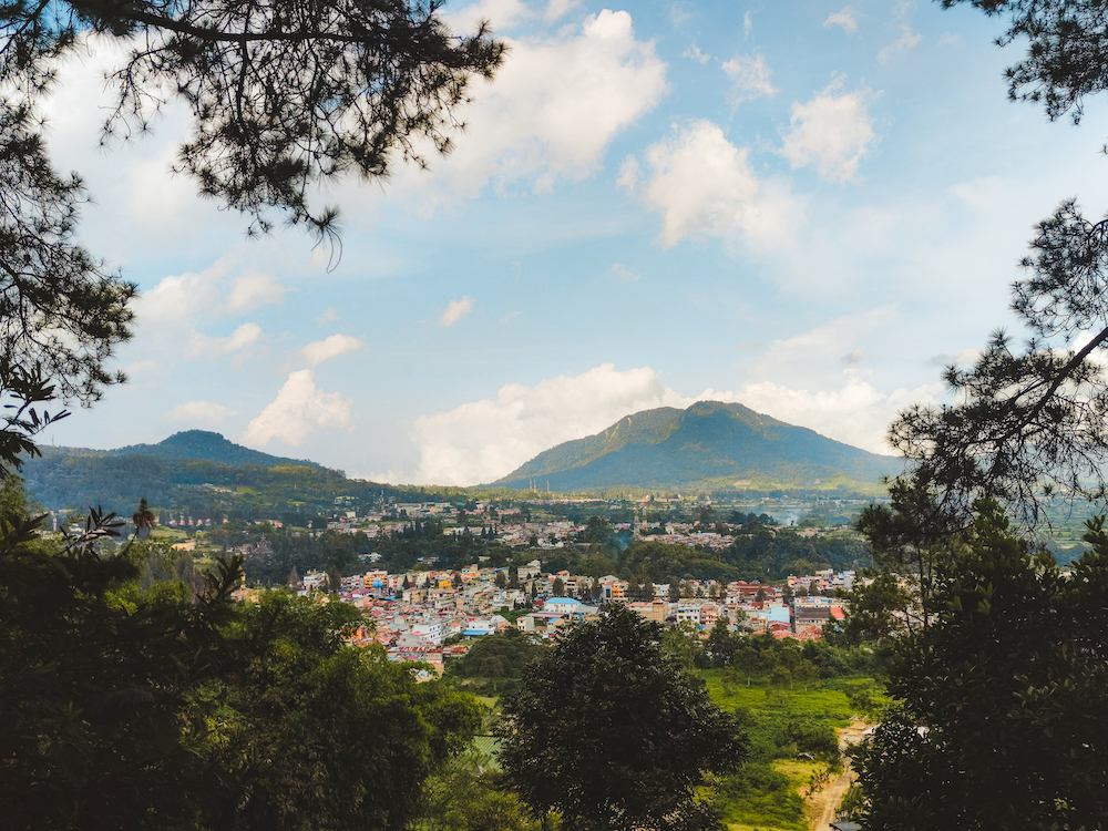 Berastagi, Gunaling hill uitzicht