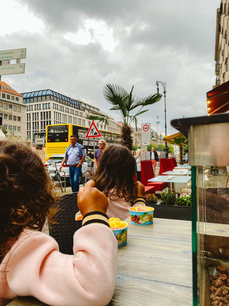 Berlijn ijsje eten met kids