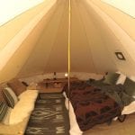 Binnenkant tent in Golden glamping tent canada