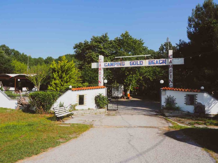 Camping Gold Beach bij Mount Olympus ligt ditrect aan het strand