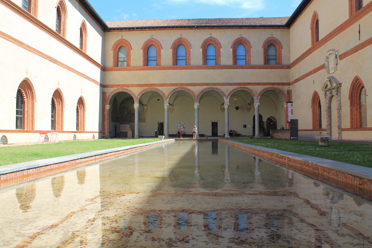 castello-sforzesco-binnen-in-milaan