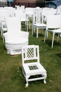 Christchurch Nieuw Zeeland 185 White Chairs-3