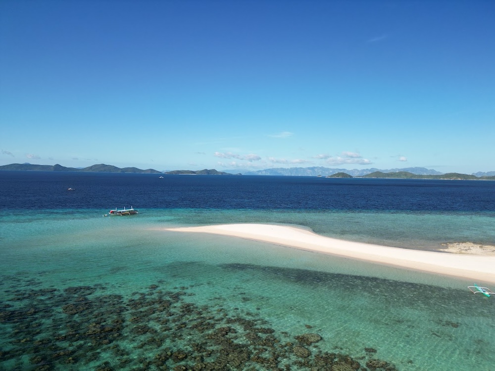 De blauwe zee van el Nido