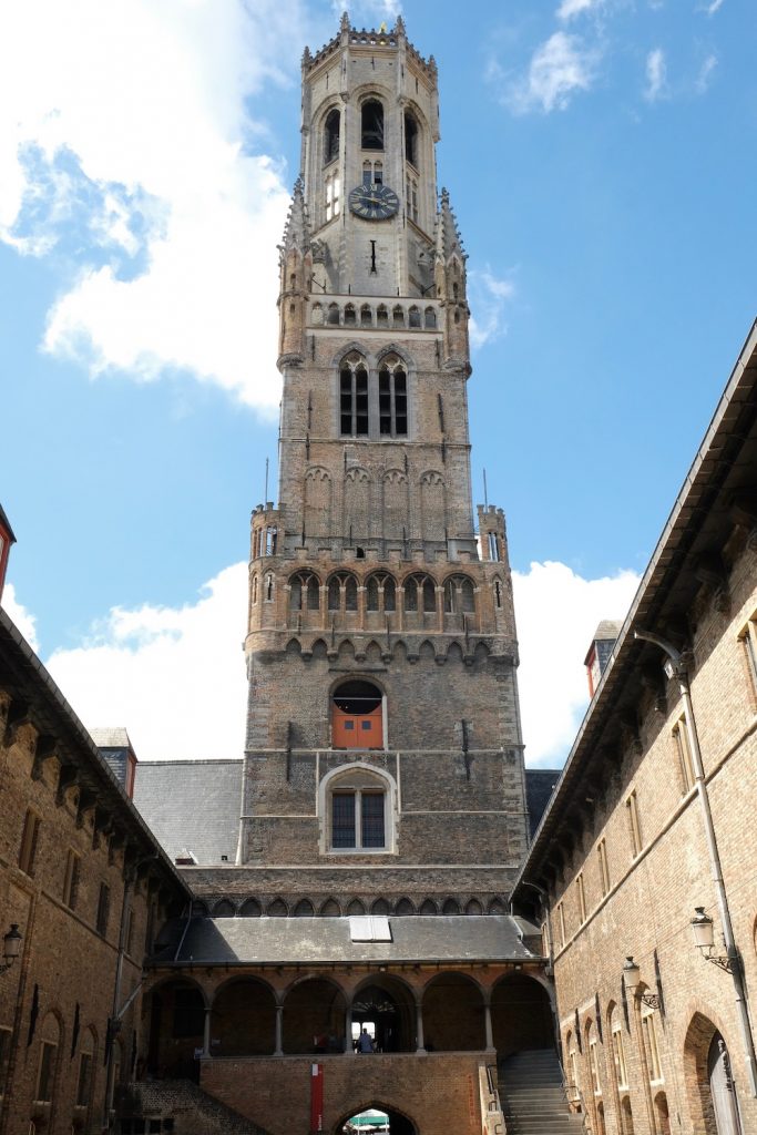 De markt Brugge citytrip bezienswaardigheid