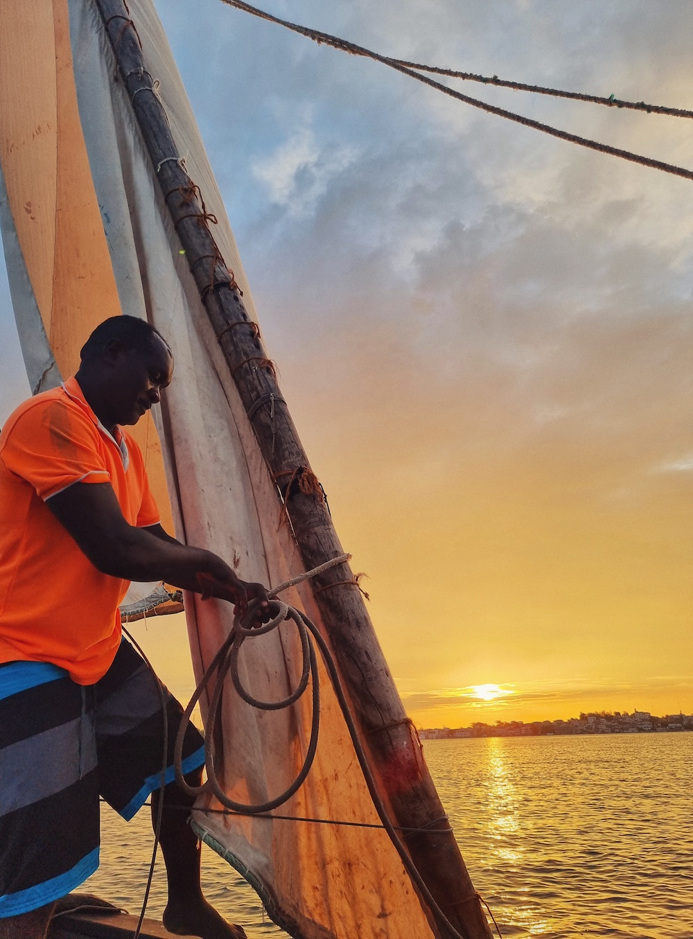 Dhow sunset cruise lamu island kenia