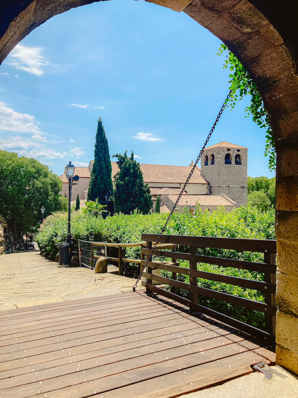 Doorkijkje vanuit het Castello San Giusto