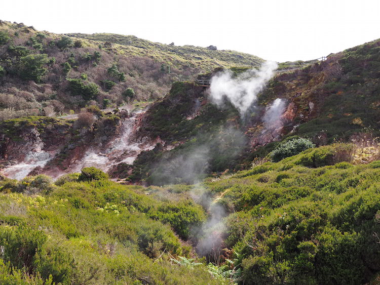 Furnas-do-Enxofre-in-azoren-terceira