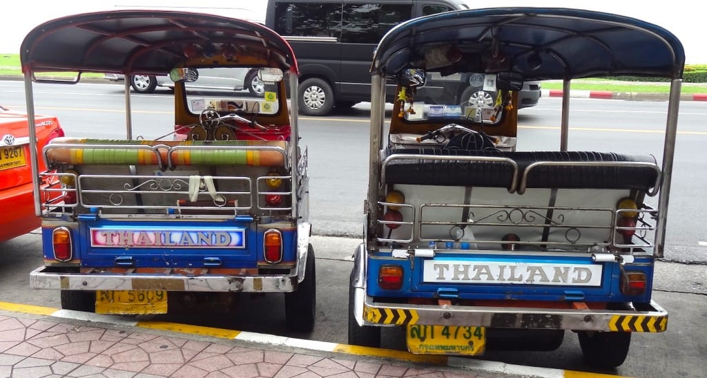 Hostels khao san road tuk tuk