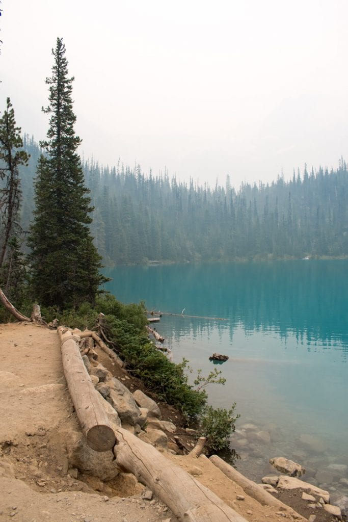 Joffre lakes middle lake_