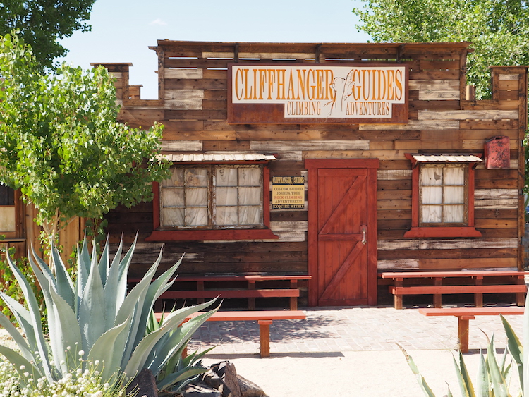 Joshua tree national park tips saloon