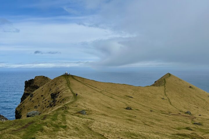 Kalsoy, Lighthouse hike