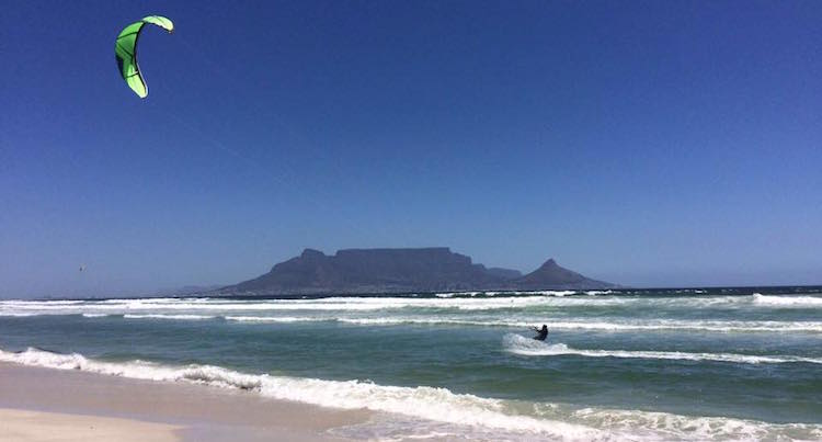 Kitesurfen Blouberg uitzicht table mountain