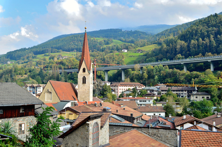 klausen-op-de-kastanjeroute-in-zuid-tirol