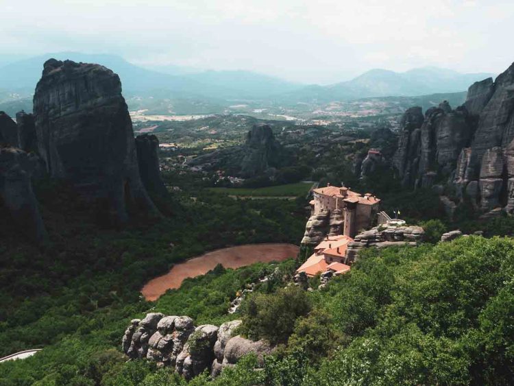 Bergtop met Klooster in Meteora (100 km west van de Olympus) Griekenland