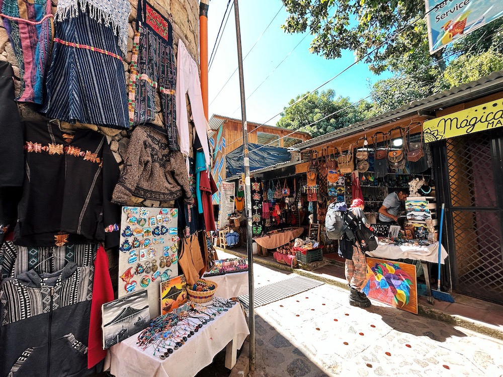 lake atitlan backpacken guatemala