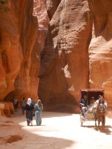 Lopend naar Petra Jordanie