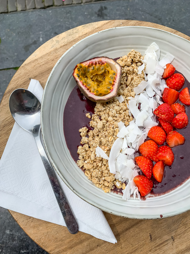 Loua Juicebar Utrecht acai bowl