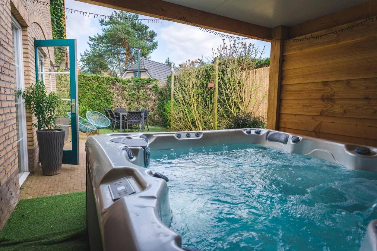 Luxe Veluws Vakantiehuis met JACUZZI