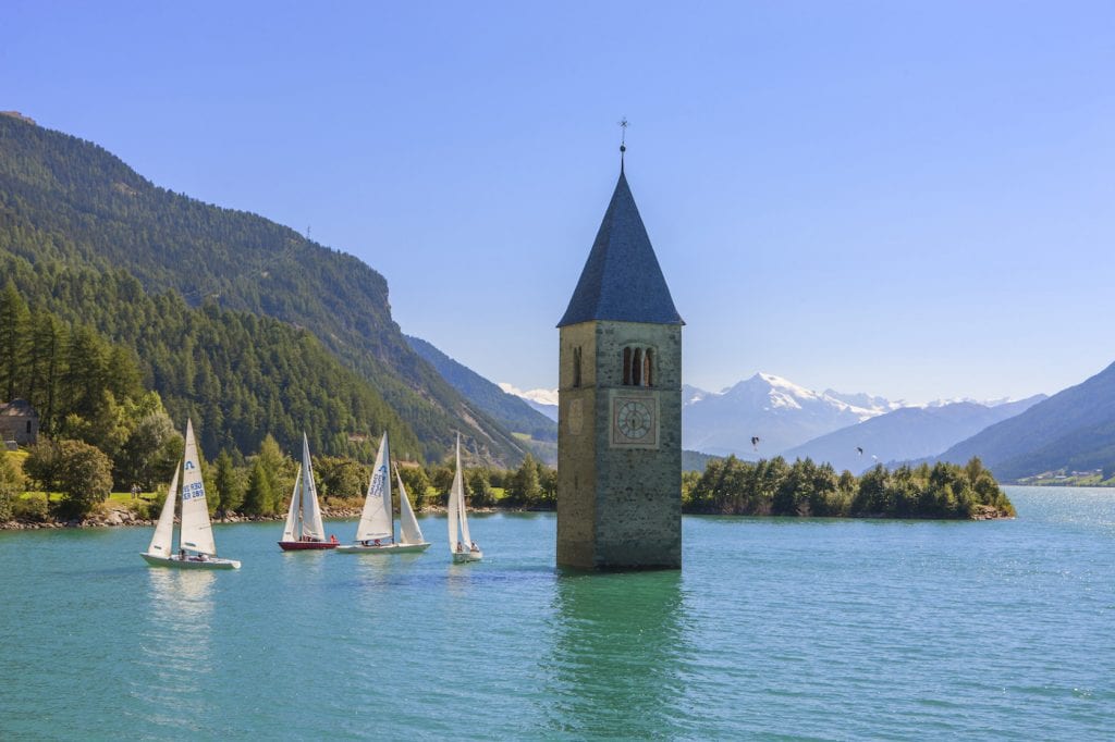 Val venosta italie zuid tirol resia lake