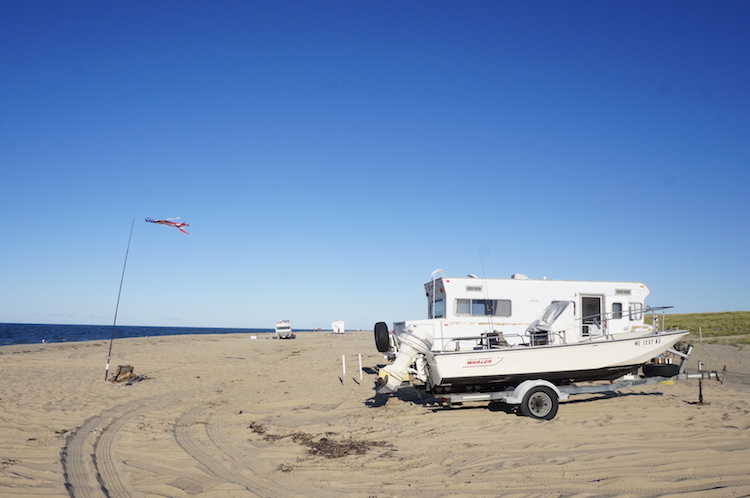 Met Camper op strand Princtown bij Cape Cod