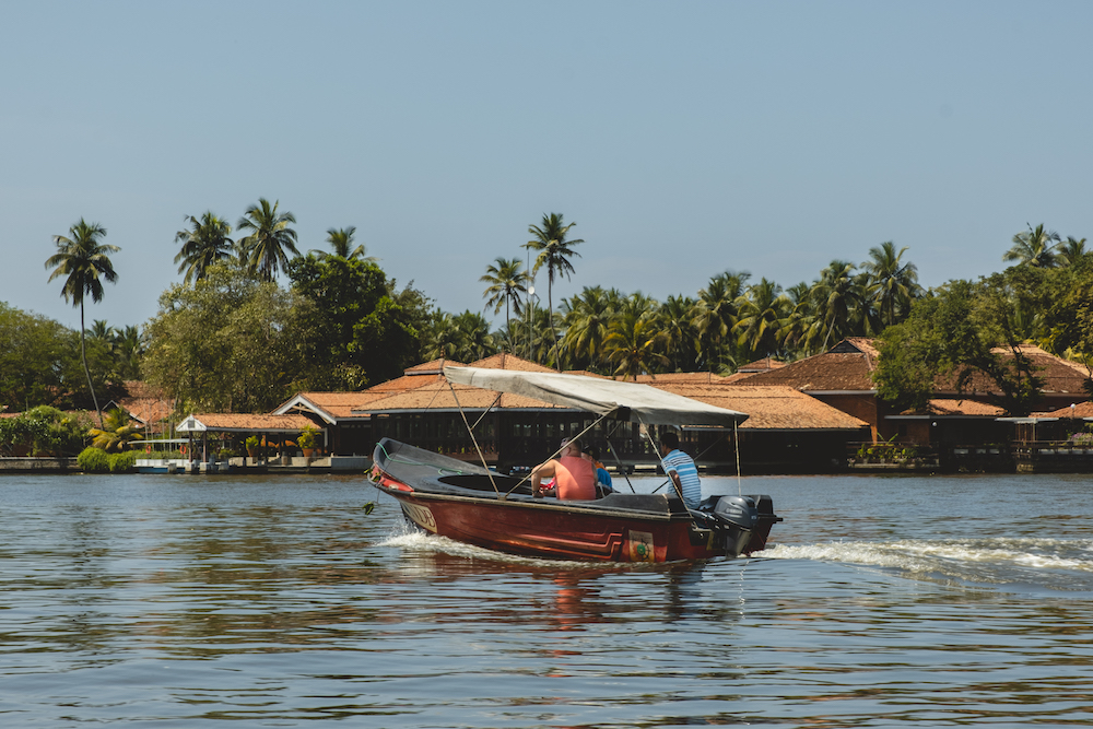 Met de boot Bentota rivier