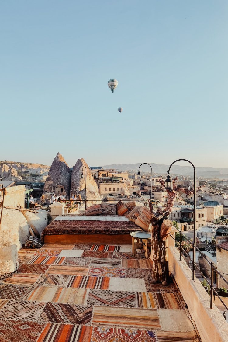 Mithra cave hotel luchtballonnen kijken