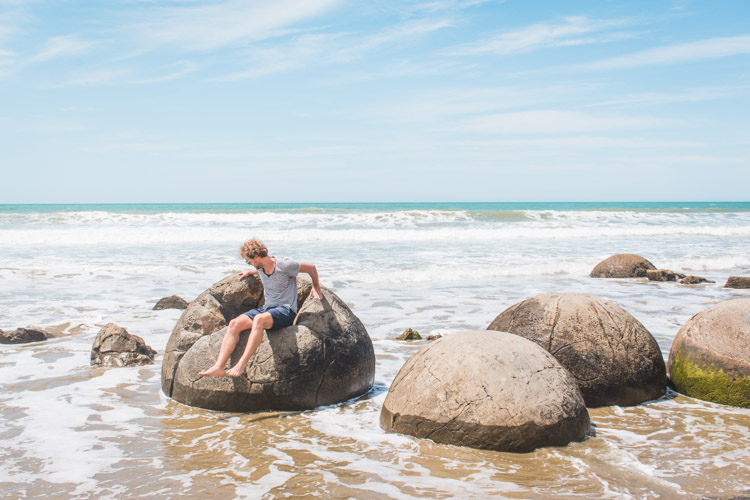 Moeraki Boulders Nieuw-Zeeland rots waarin je kan zitten-2