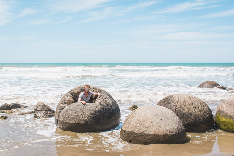 Moeraki Boulders Nieuw-Zeeland rots waarin je kan zitten