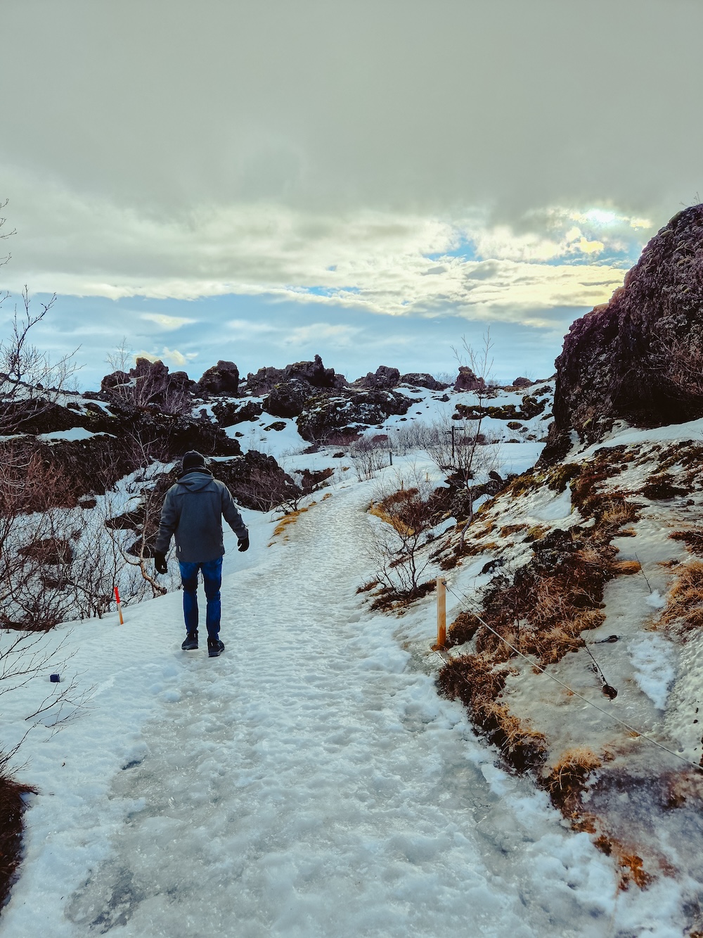 Mývatn, dimmuborgir pad