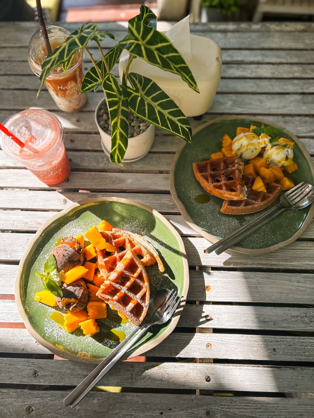 Nomkhon station wafels