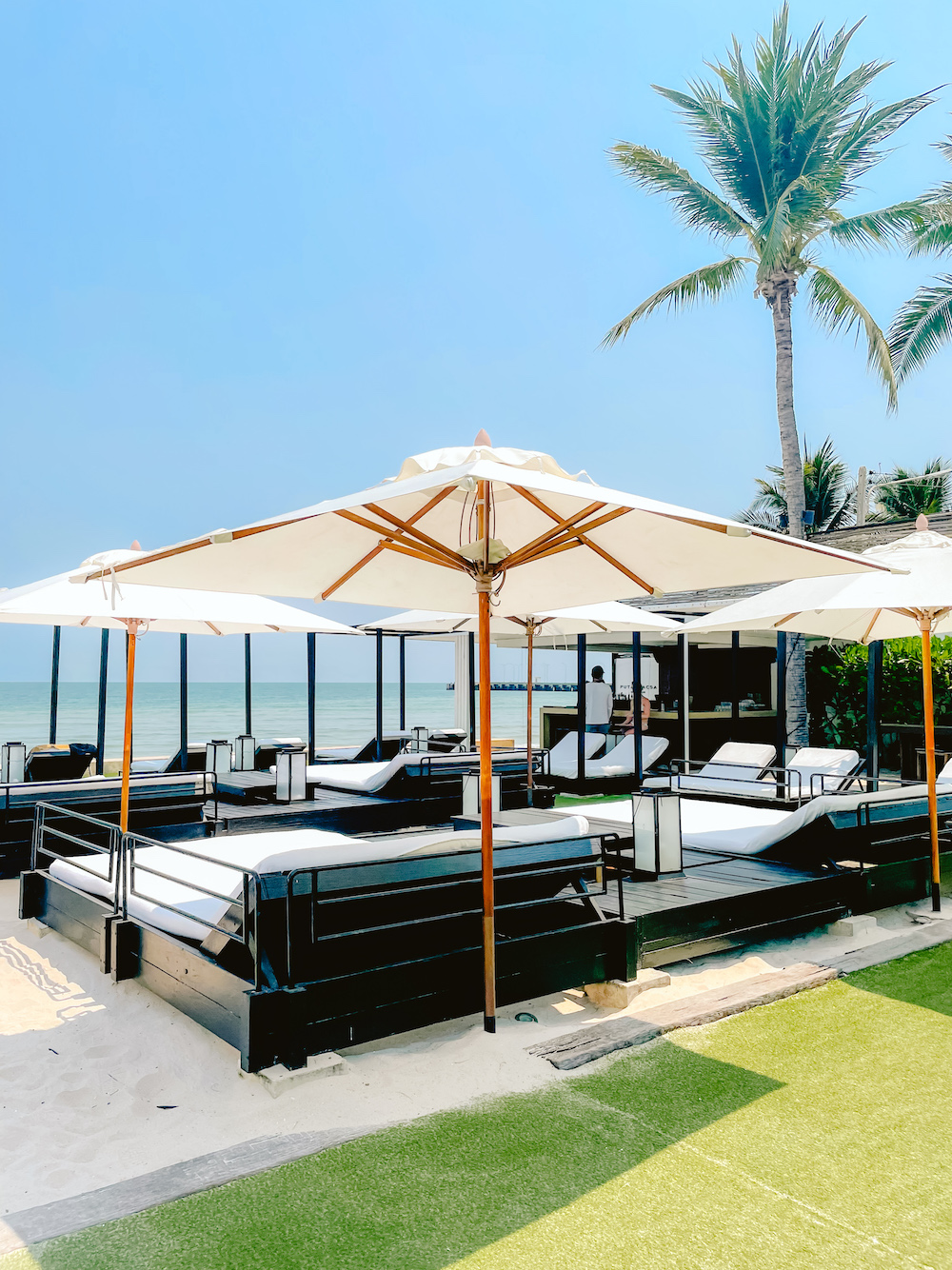 Oceanside Beach Club, Hua Hin