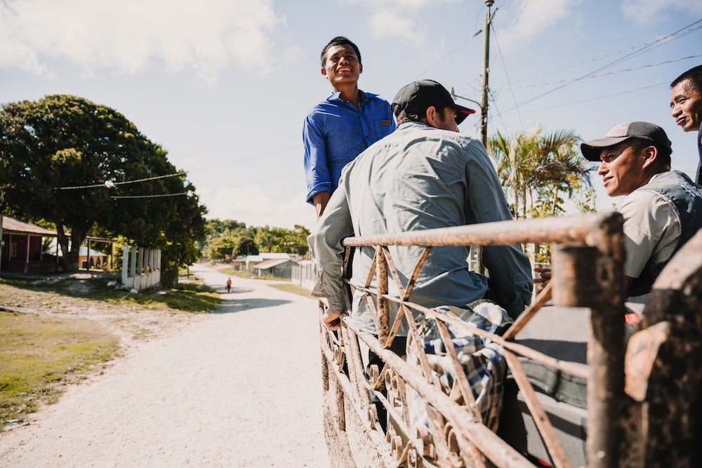 Onderweg naar El Zotz Guatemala auto