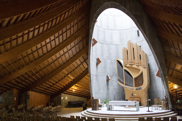 Ontspannen kerk franse alpen cultuur