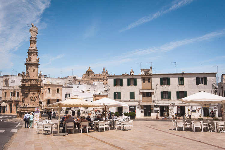 Ostuni historisch centrum puglia piazza della Liberta