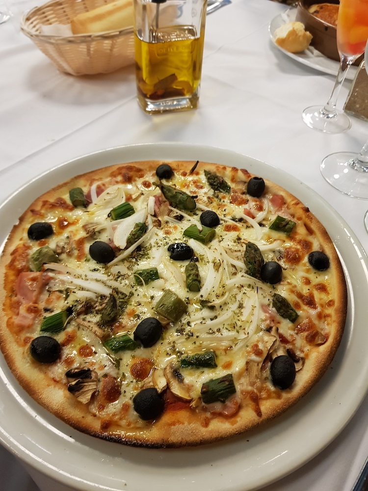 Pizza eten in Palamos spanje