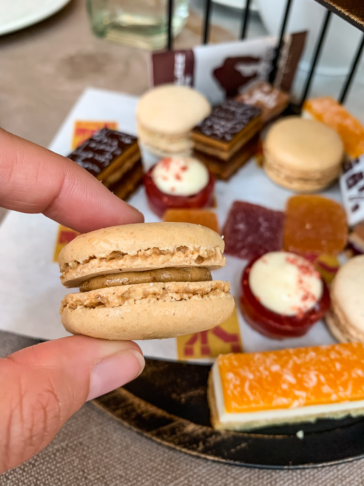 Roode Leeuw high tea macaron