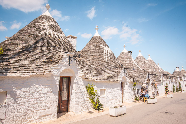 Straatje met trulli in Puglia