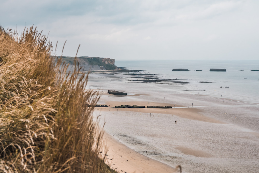 Strand Arromanches Frankrijk fietsvakantie