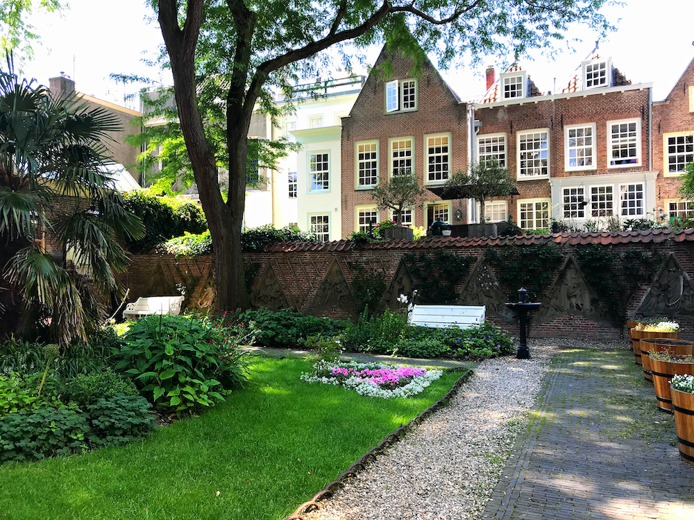 Utrecht centrum Flora dom tuin