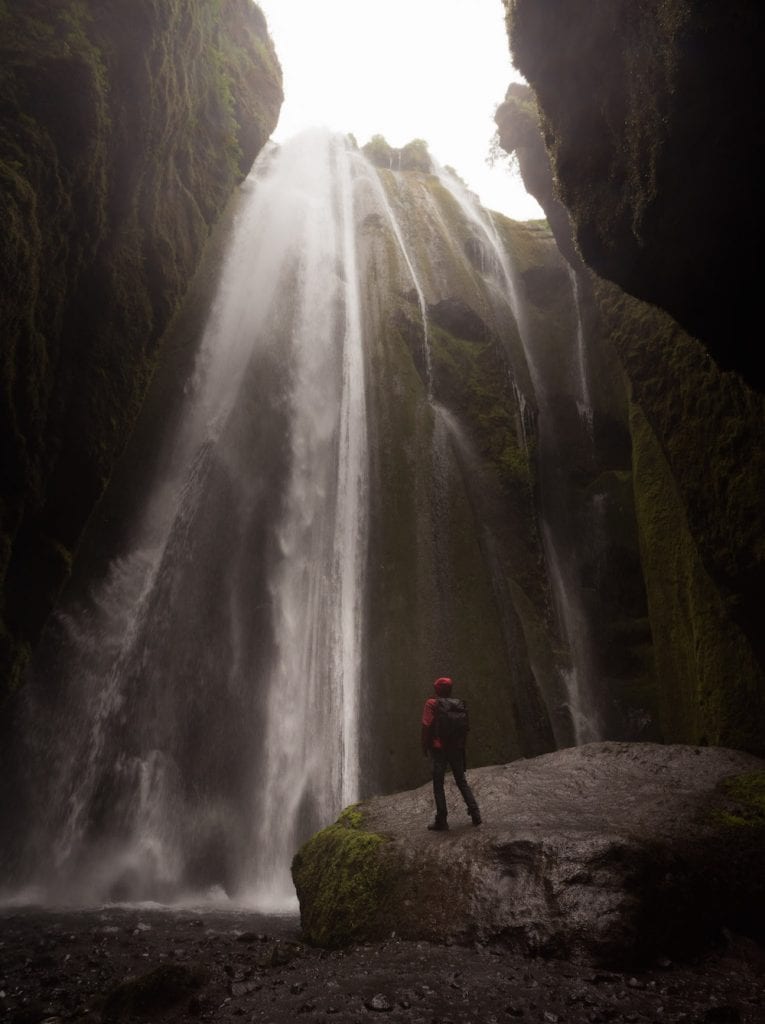 Verborgen waterval in IJsland