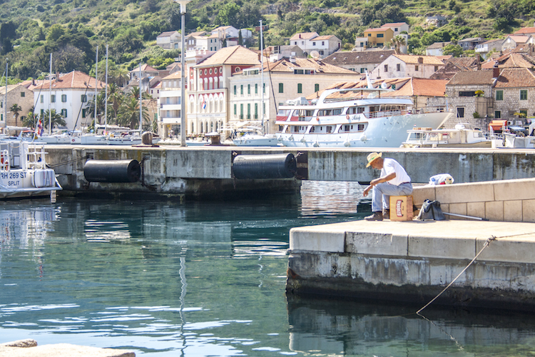 Viska luka op het eiland vis kroatie