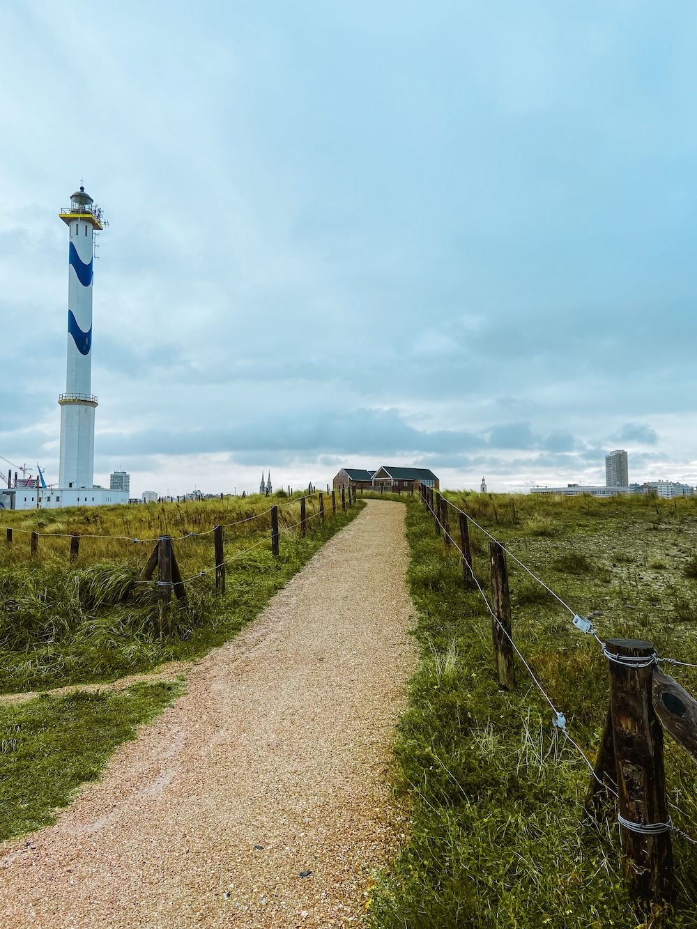 Vuurtoren aan de overkant Oostende