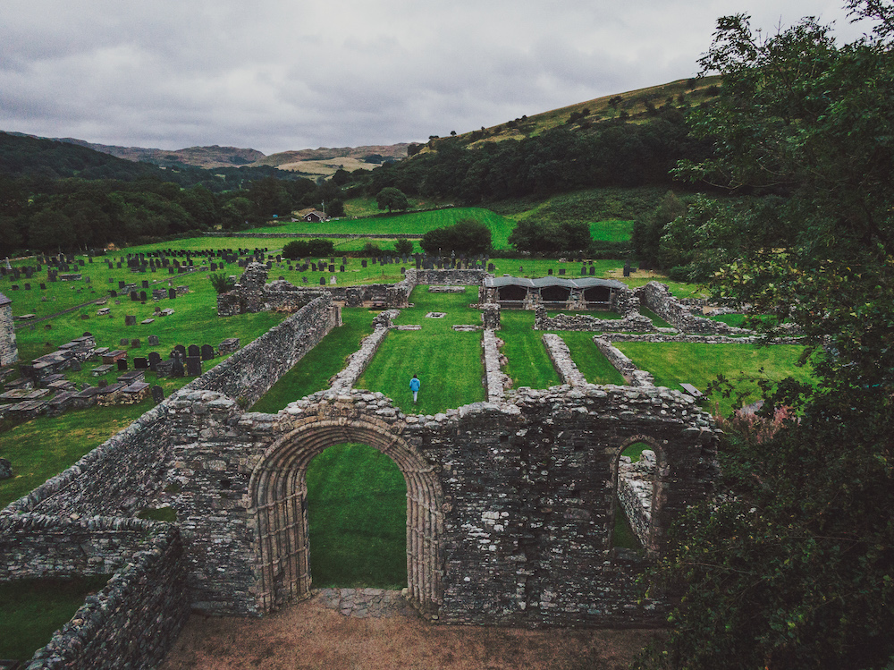 Wales ierland keltische kustroute Strata Florida Abbey, Ceredigion