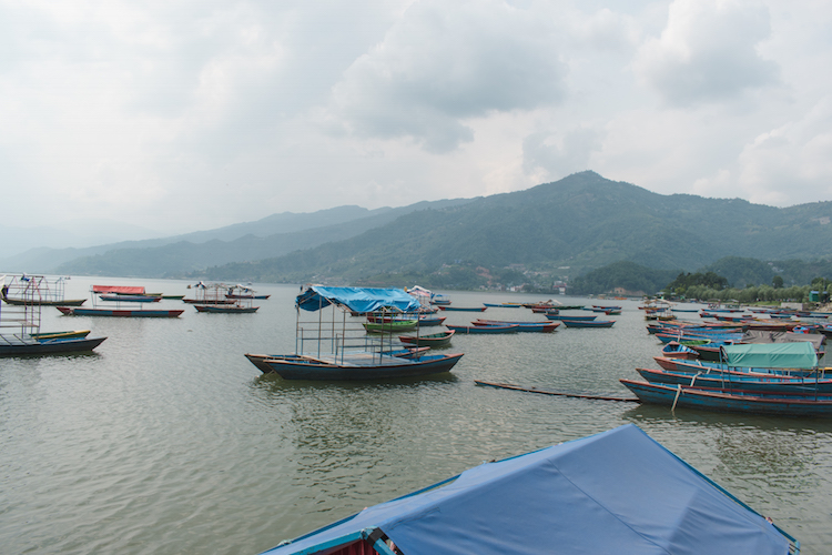 Wat te doen in Pokhara meer in nepal