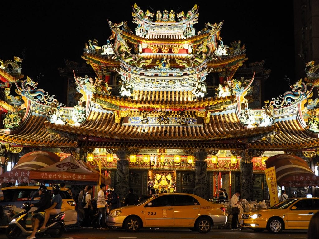 wat te doen in taipei tempel raohe street market 