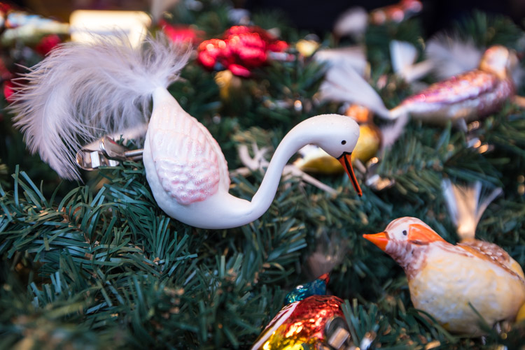 Wat te doen in frankfurt kerstmarkt kerstballen_